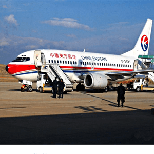 赤峰空运公司航空快运业稳步发展的原因是什么？